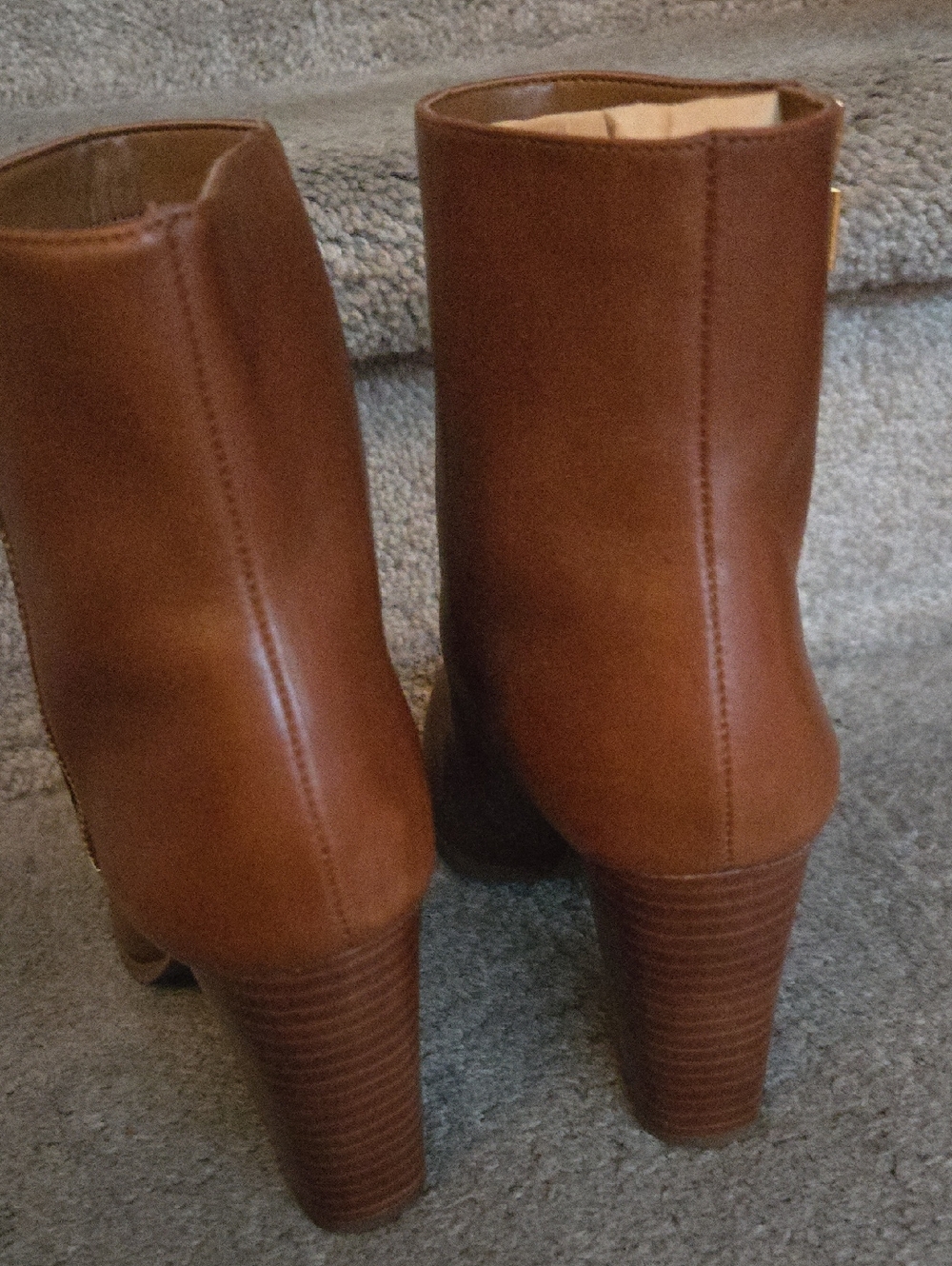 NEW MICHAEL KORS SZ. 8M BEIGE ZIPPERED ANKLE BOOTS - Picture 3 of 5
